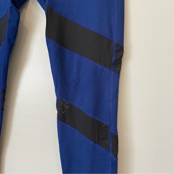 fabletics powerhold blue with black mesh legging medium - Picture 3 of 6